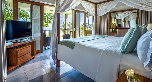 Seseh Beach Villa I - Master bedroom one with sea view